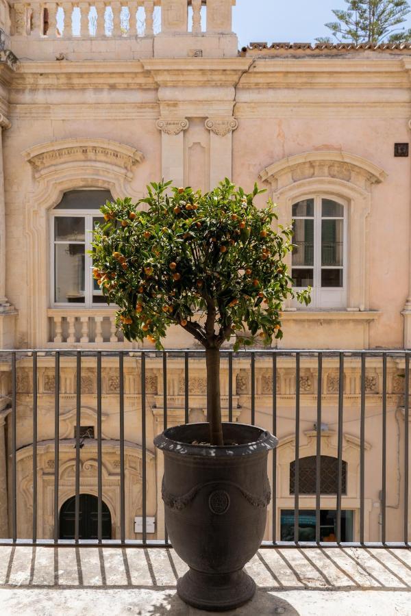 Hotel Q92 Noto Exteriér fotografie